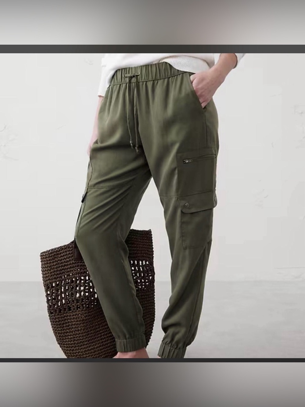 Banana Republic Women's Olive Green TENCEL CARGO JOGGER, size petite large